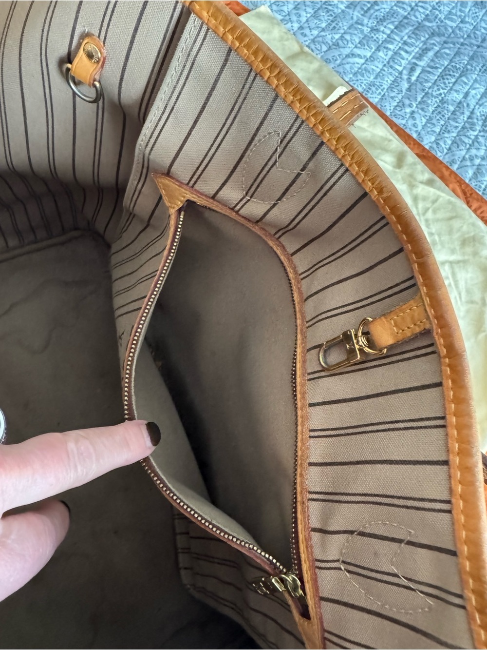Louis Vuitton Monogram Neverfull Tote in Brown and Tan - Picture 9 of 16